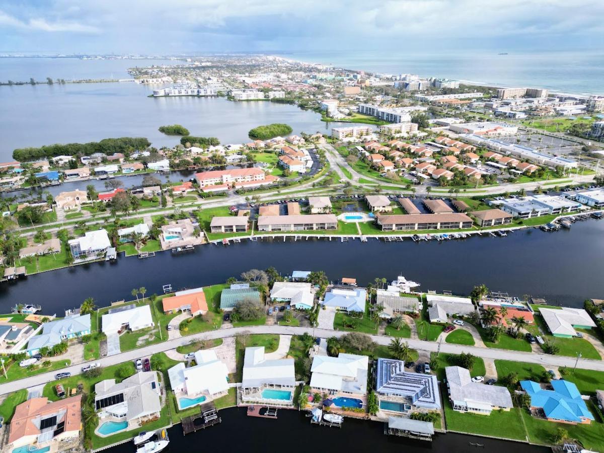 Dolphin Cove In Cocoa Beach Fl Extérieur photo
