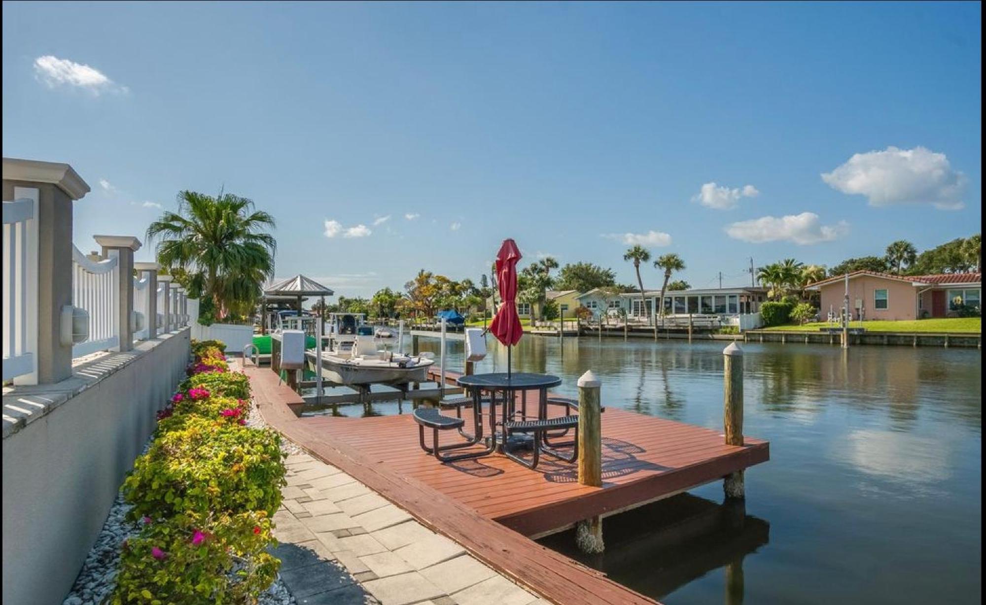 Dolphin Cove In Cocoa Beach Fl Extérieur photo